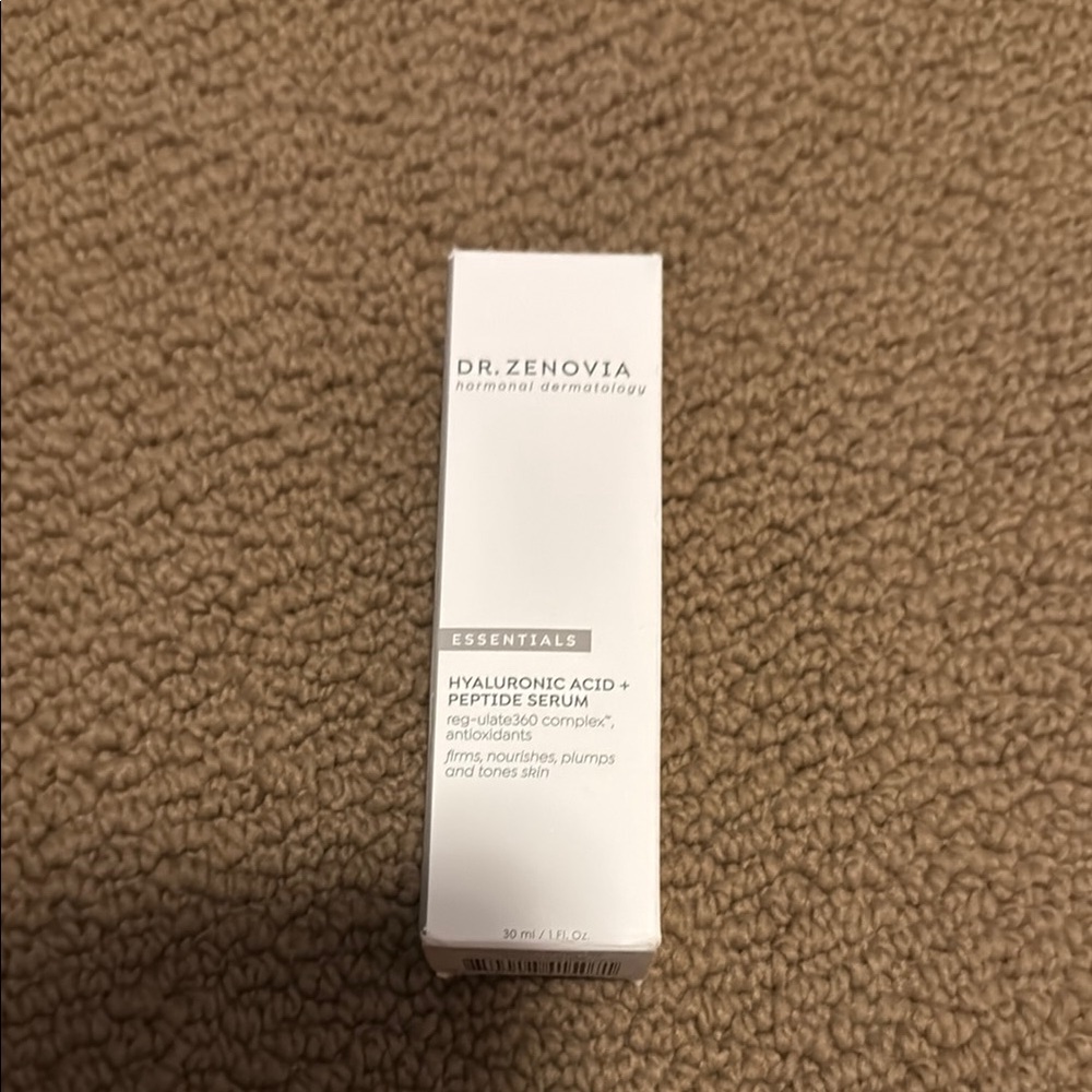 Essentials Hyaluronic Acid + Peptide Serum - White